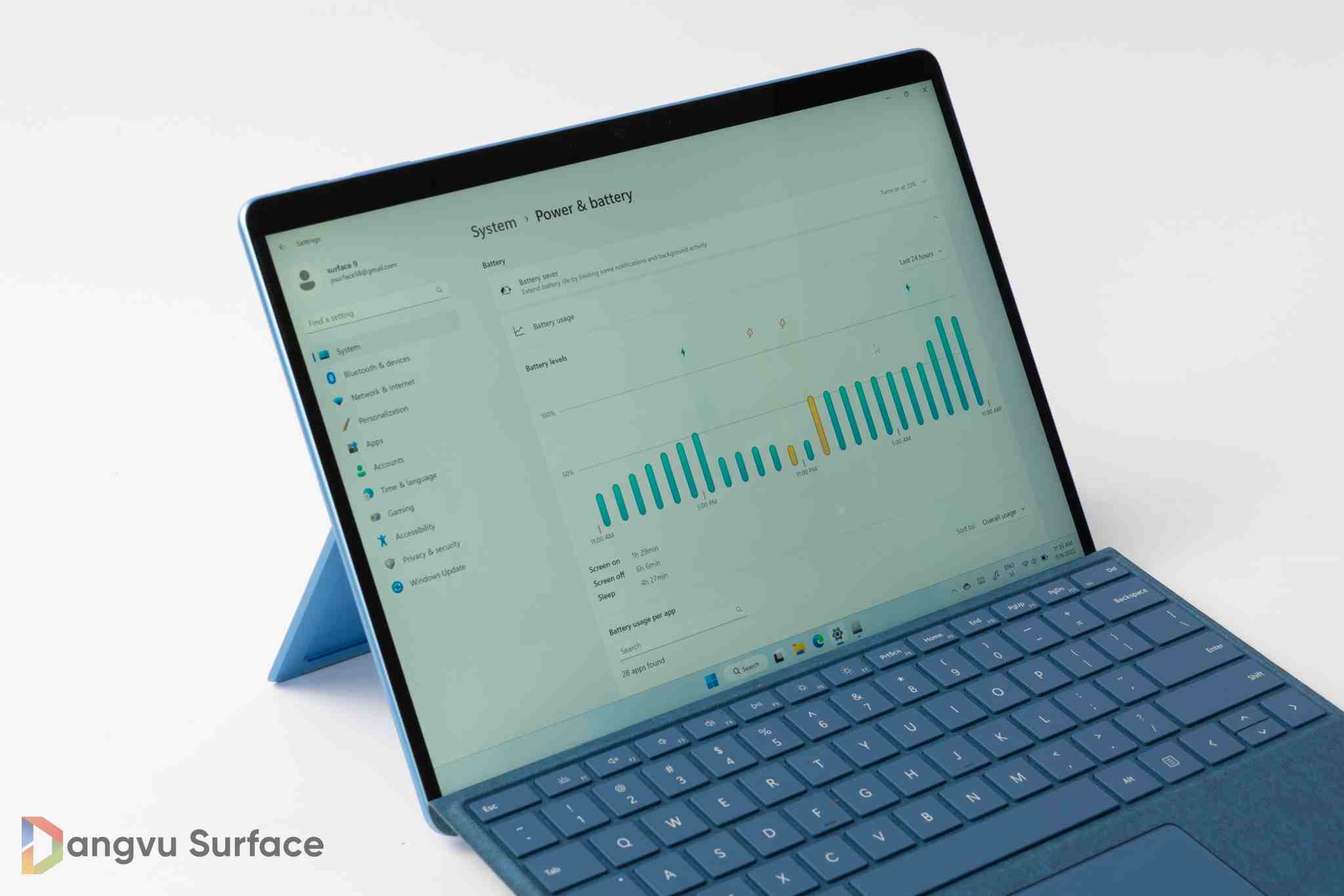 Surface Pro 9 thì cả 2 phiên bản chip là Intel và SQ3 thì đều có cùng 1 viên pin chứa dung lượng là 47.7 Wh