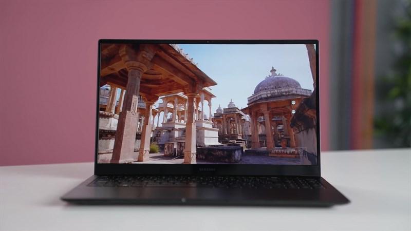 Samsung Galaxy Book Pro 15 gây ấn tượng với tấm nền AMOLED (1920 x 1080 pixel)