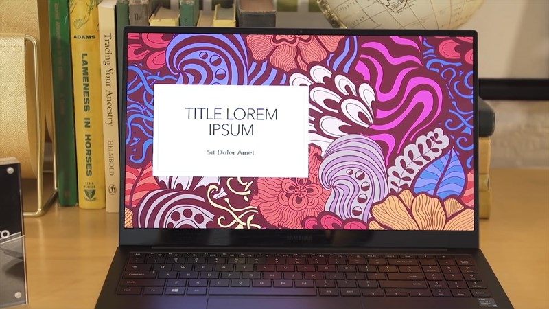 Độ sáng màn hình cao, lên đến 370 nits