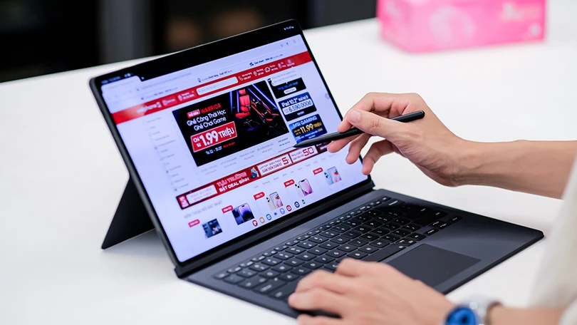 Bốn loa này sẽ cho ra âm lượng vô cùng tốt và hài hòa ở cả 2 bên cạnh của máy.