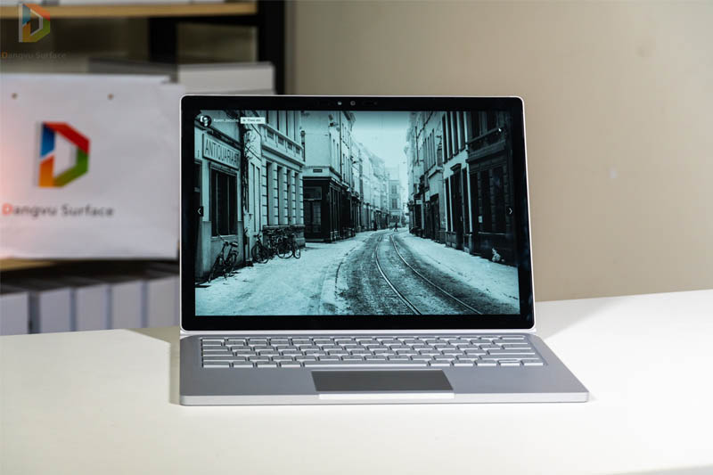 Ở chế độ xem Video, Surface Book 1 còn dùng được lâu hơn nữa
