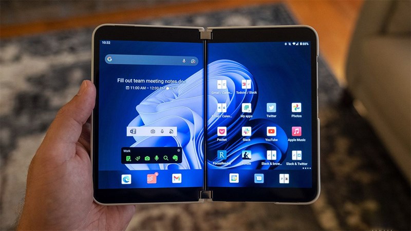 Tổng diện tích màn hình là 8,3 inch - giống như một chiếc iPad mini