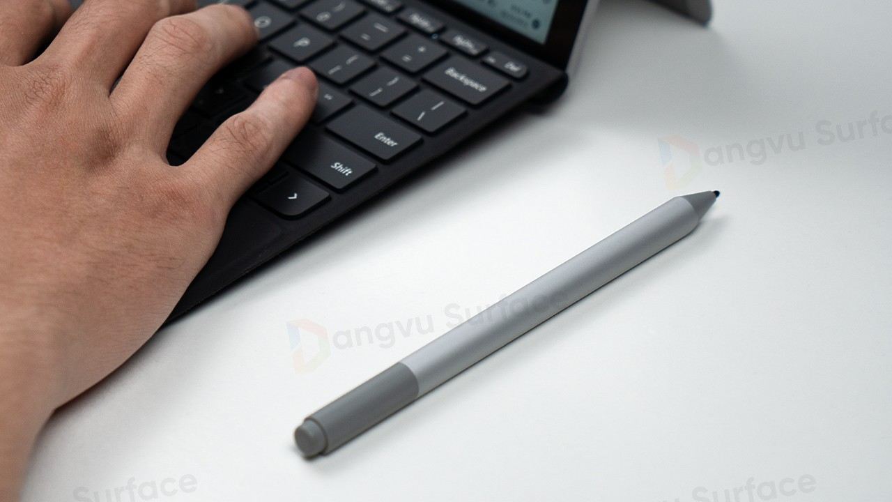 Go 4 này cũng vẫn được hãng hỗ trợ phụ kiện bút Surface Pen