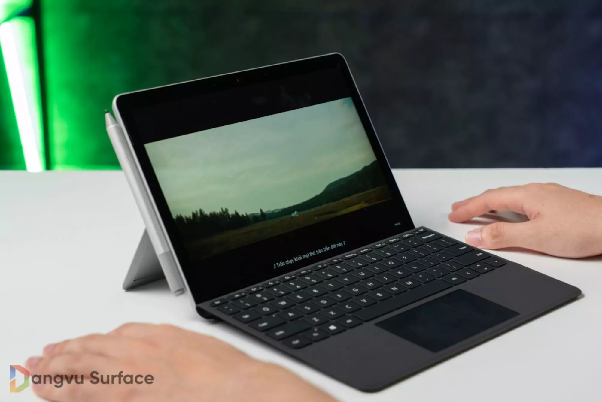 Ngoại hình của Surface Go 4 về cơ bản vẫn tương tự như người anh tiền nhiệm của nó