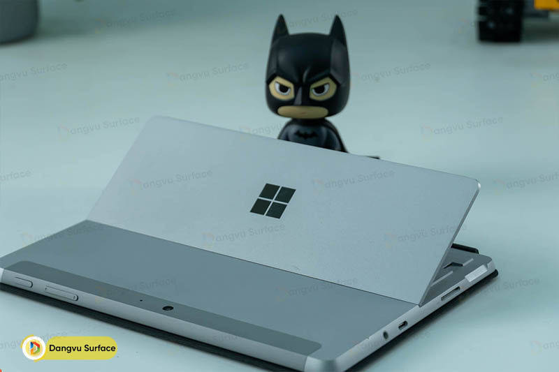 Surface Go cũng có thiết kế tương tự