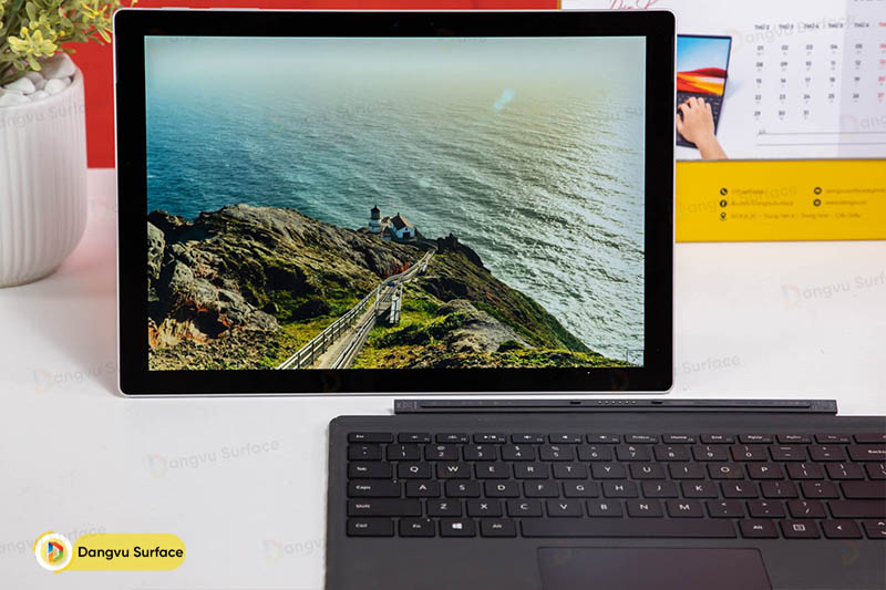 Chiếc màn hình 3K khá sắc nét đến từ Surface Pro 6