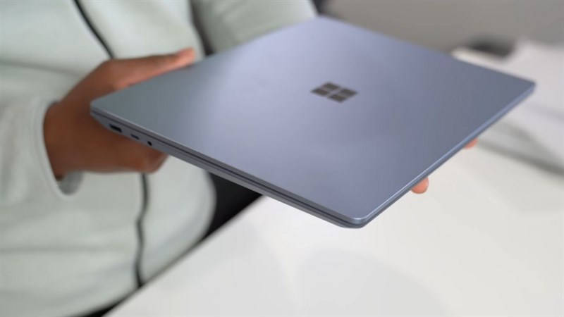 Surface Laptop 15 inch Gen 4 sẽ thu hút sự chú ý của người dùng với thiết kế nhỏ gọn sang trọng