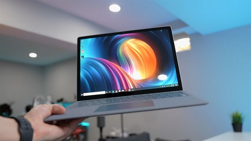 Laptop 4 đi kèm với màn hình cảm ứng đa điểm - 10 điểm