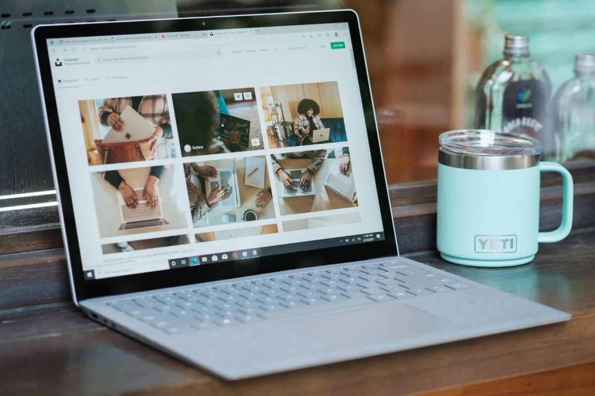 Màn hình tỷ lệ 3:2 của Laptop 5 mang đến khả năng hiển thị được nhiều nội dung hơn