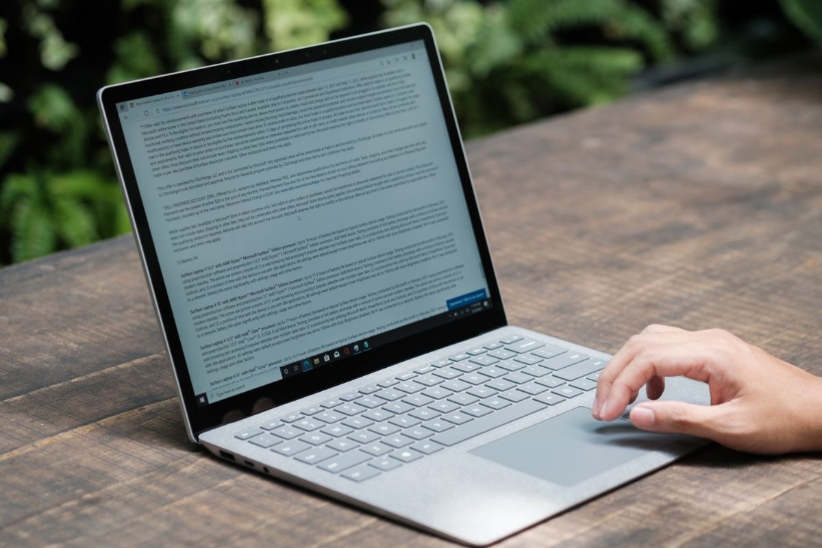 Gõ phím trên Microsoft Surface Laptop 4 cho cảm giác thoải mái