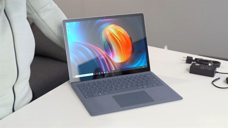 Surface Laptop 4 sẽ có màn hình 15 inch, độ phân giải 2496 x 1664 (201 ppi)