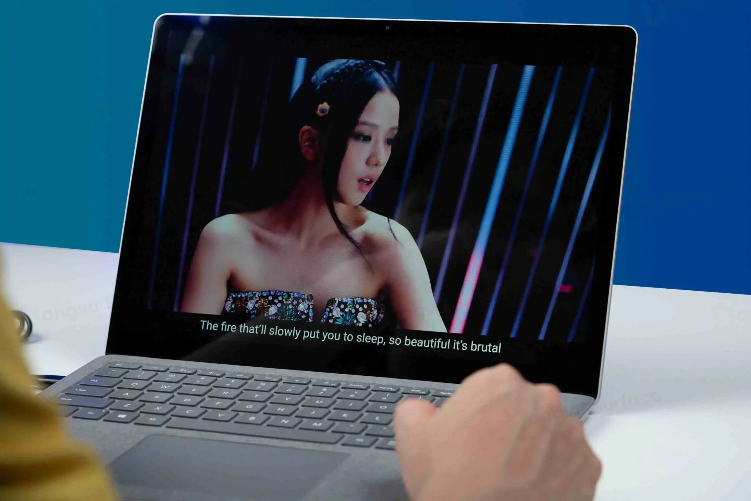 Microsoft đã có cải thiện về thời lượng pin trên chiếc Surface laptop 4 này so với thế hệ tiền nhiệm