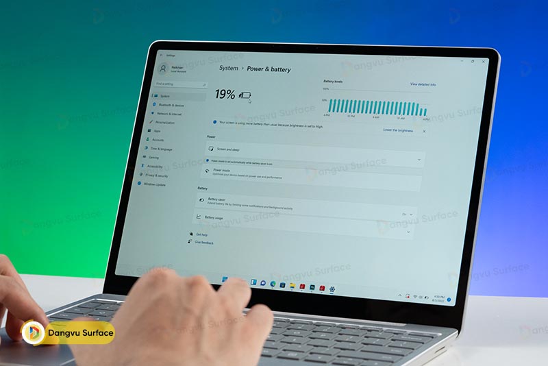 Surface Laptop Go 2 có dung lượng pin cực đỉnh khi có thể kéo dài lên đến 13,5 tiếng