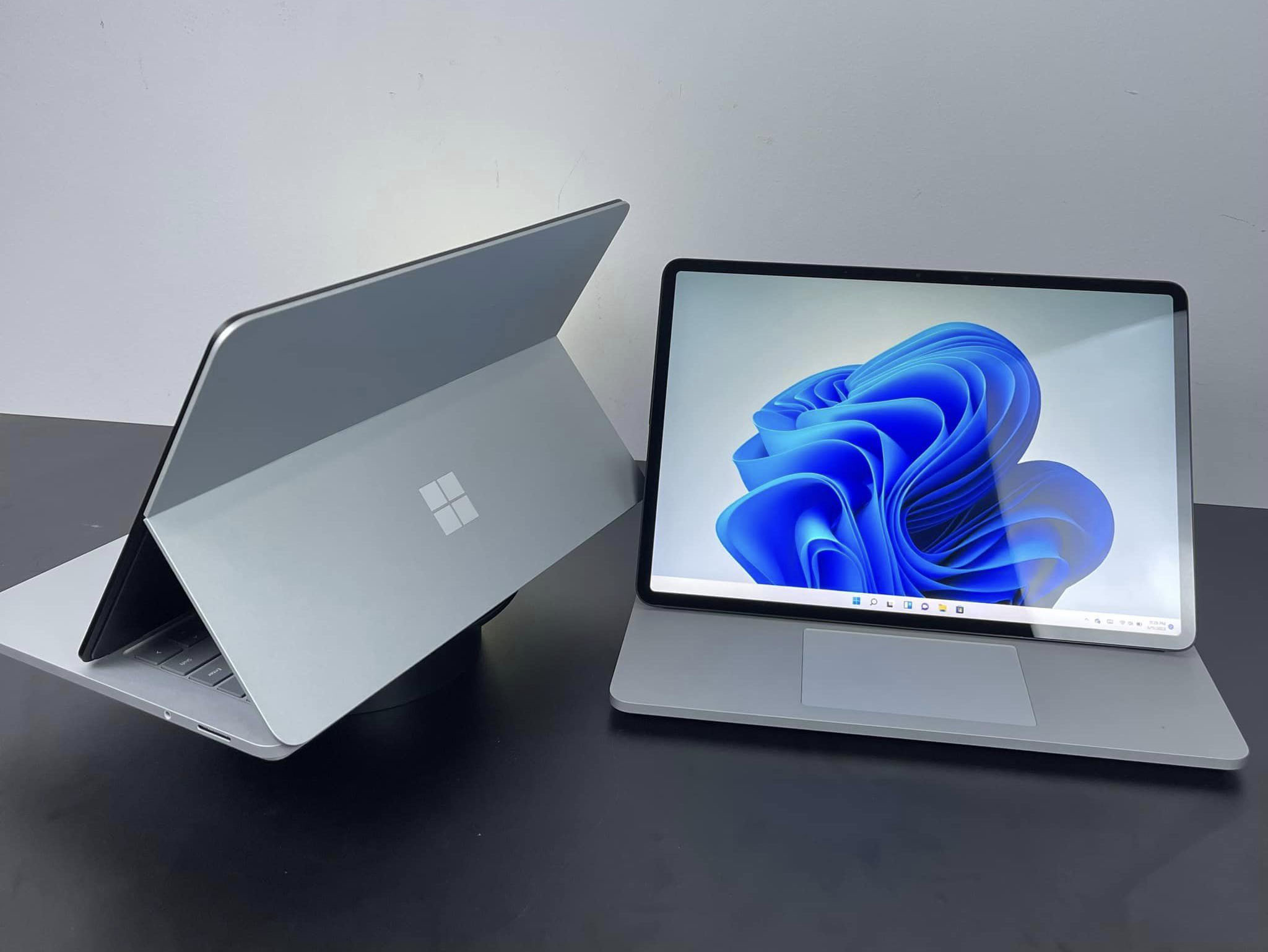 Giá bán Surface Laptop Studio 2 2024 cũng có sự dao động lớn giữa phiên bản cơ bản đến cấu hình max-ping