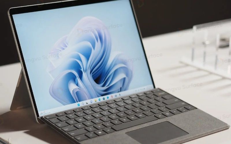 Pro 8 có hiệu năng cũng như thiết kế bắt kịp xu hướng nhất