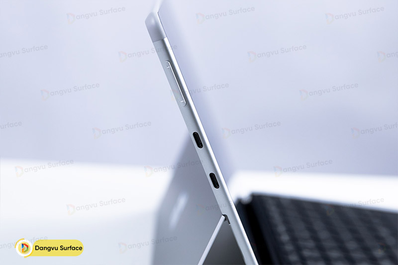 Microsoft vẫn giữ nguyên 2 công Type C – kết nối phổ biến hiện nay