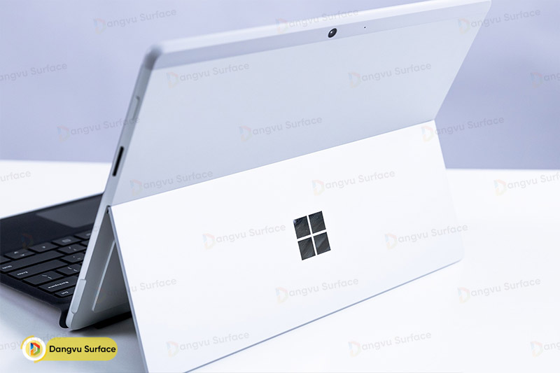 Với độ dày chỉ 7.3mm chúng ta không thể đòi hỏi hơn nữa.