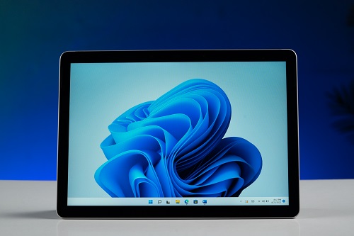 Go thế hệ thứ 3 thì phần viền của màn hình có 4 cạnh khá giống nhau và cũng trông hơi dày 1 chút