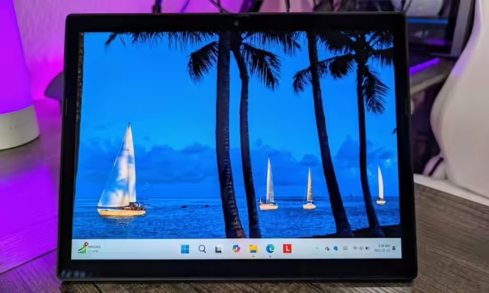 Lenovo ThinkPad X12 Detachable có màn hình 12.3inch với độ phân giải 1920 x 1280 px