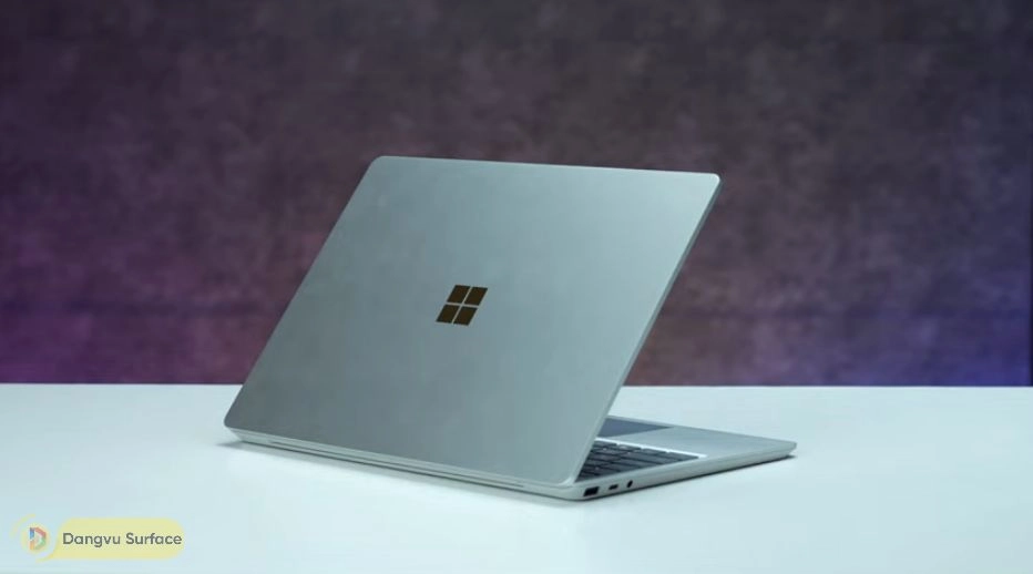 Chi tiết từng góc cạnh của Surface Laptop Go 3 được gia công rất kỹ lưỡng