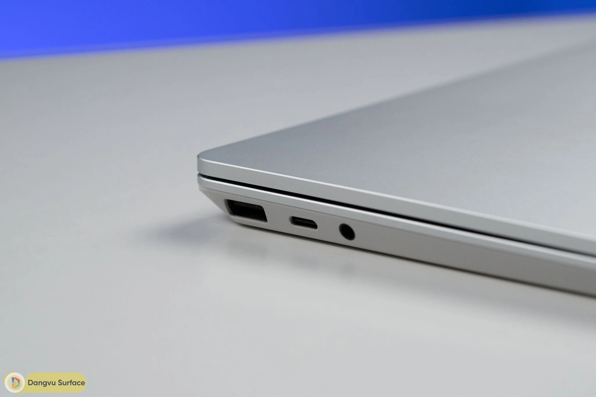 Surface Laptop Go 3 có phần tiện lợi hơn về việc truyền tải dữ liệu