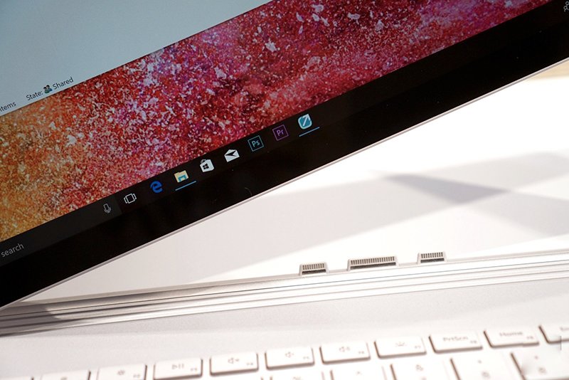 Khả năng sáng tạo, đa di năng như xoay, lật, tách màn hình của Surface Book 2