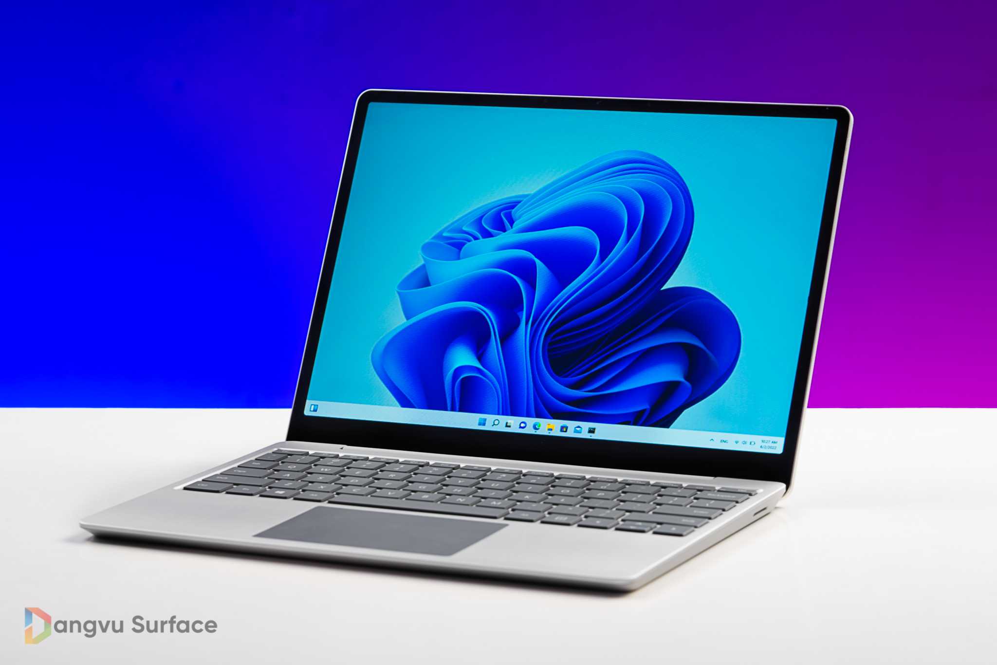 Laptop Go gen 2 này khó có thể so sánh với các sản phẩm tiêu chuẩn Surface Laptop khác