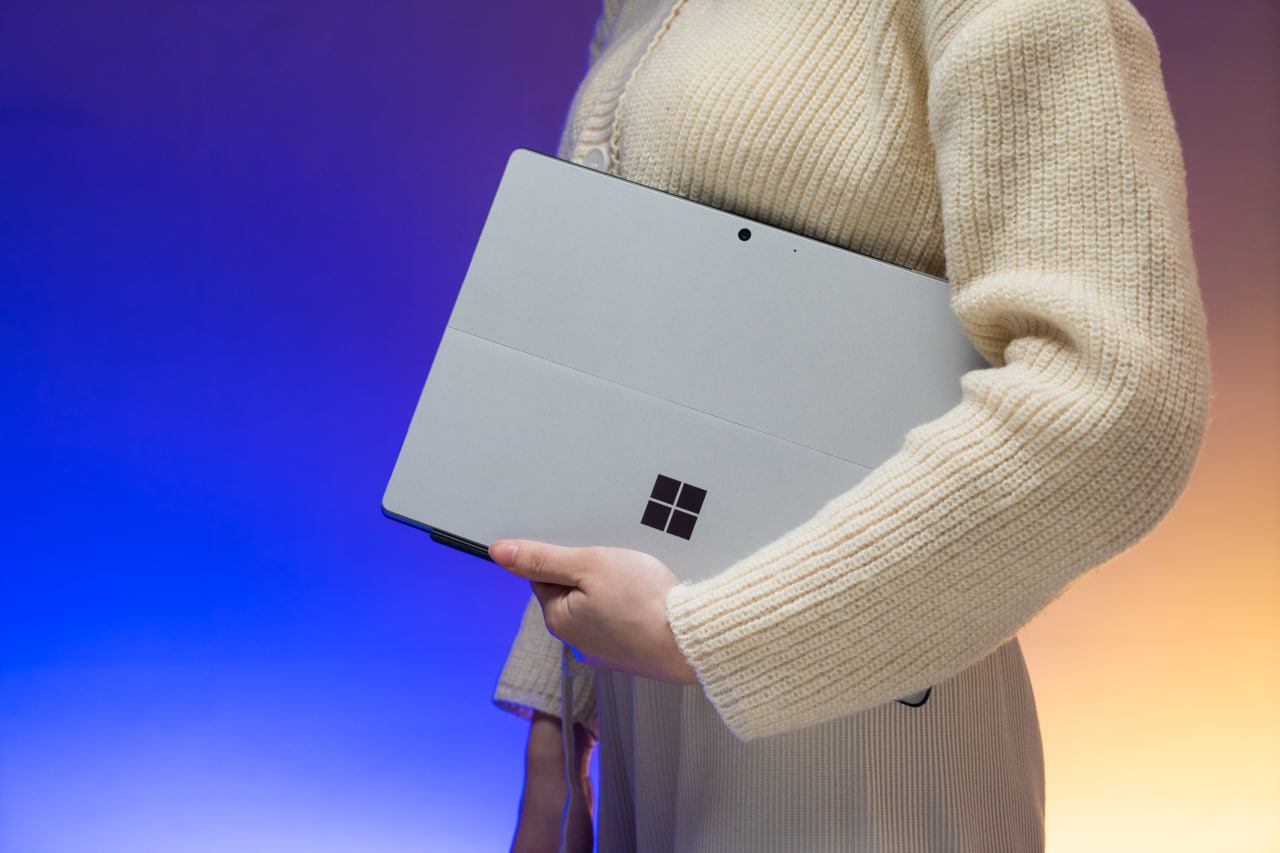 Nếu người dùng mong muốn một chiếc máy với cấu hình tốt, ngoại hình vẫn hiện đại mà giá tiền lại “mỏng" hơn thì tất nhiên Surface 7+ chính là lựa chọn tốt nhất