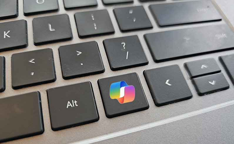 Vị trí nổi bật của phím Copilot vật lý trên bàn phím Surface