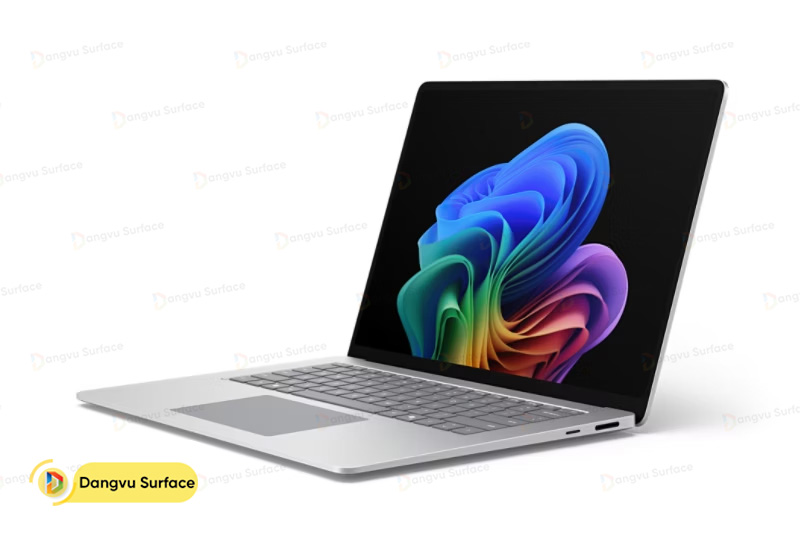 Surface Laptop 8 15 inch còn được trang bị thêm khe cắm thẻ nhớ MicroSDXC Express card reader.