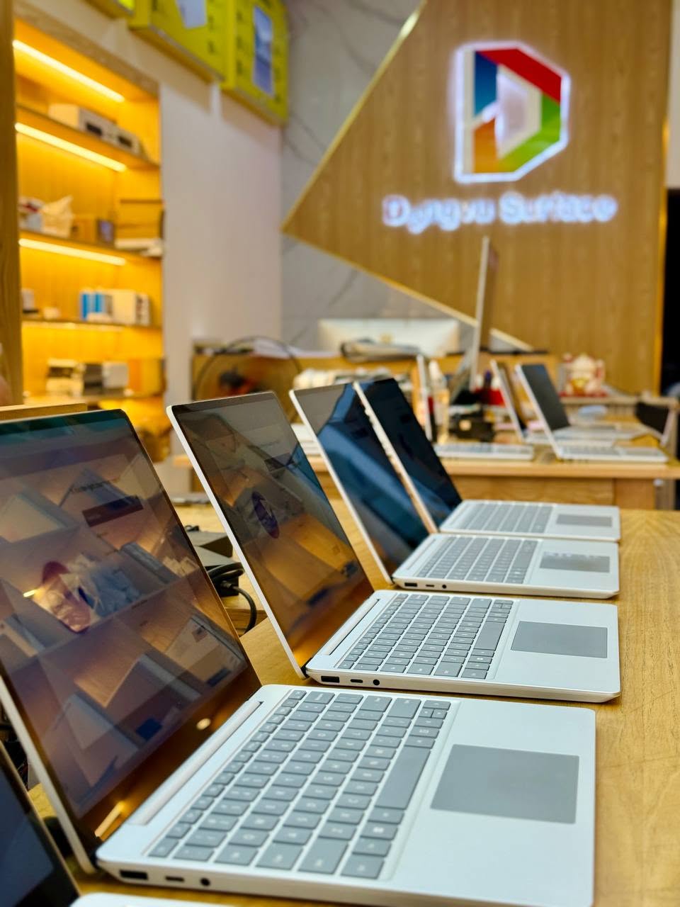 Đa dạng sản phẩm máy tính và phụ kiện Surface
