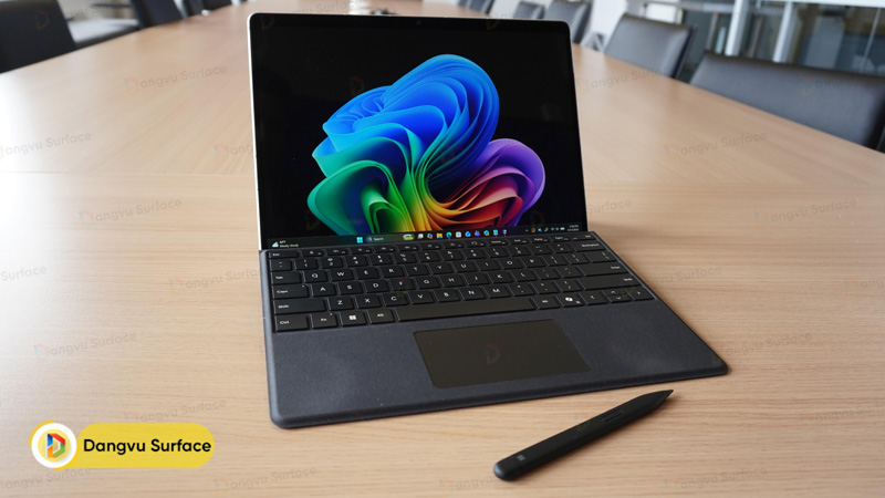 Yếu tố bảo mật trên Surface Pro 12 Intel cũng được Microsoft ưu tiên đặt lên hàng đầu
