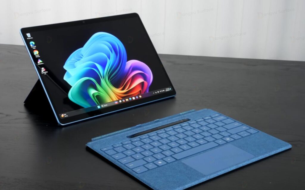 Khi kết hợp với Surface Pro Flex Keyboard, Pro 11 đem tới trải nghiệm gõ phím không thua kém gì một chiếc máy tính xách tay