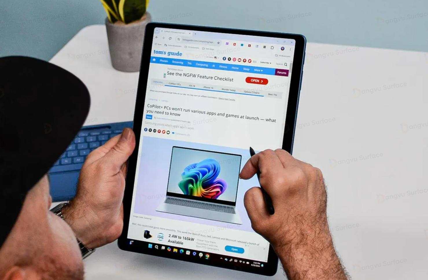 Màn hình Surface Pro 11 còn hỗ trợ cảm ứng đa điểm và tương thích hoàn hảo với Surface Slim Pen 2