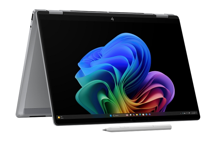 Điểm cộng lớn dành cho Laptop lai Tablet HP OmniBook X Flip 14 nằm ở bản lề 360 độ vô cùng chắc chắn