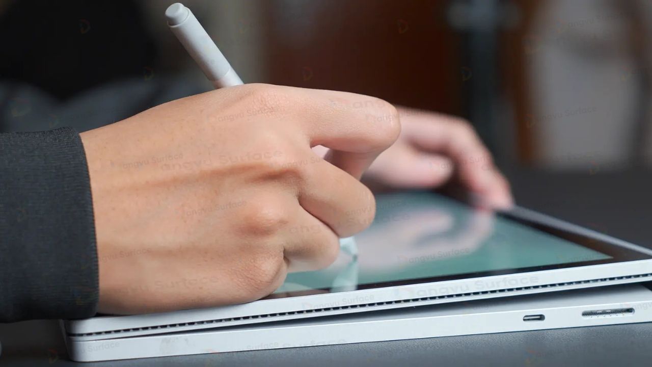 Surface Book 3 hỗ trợ bút cảm ứng Surface Pen