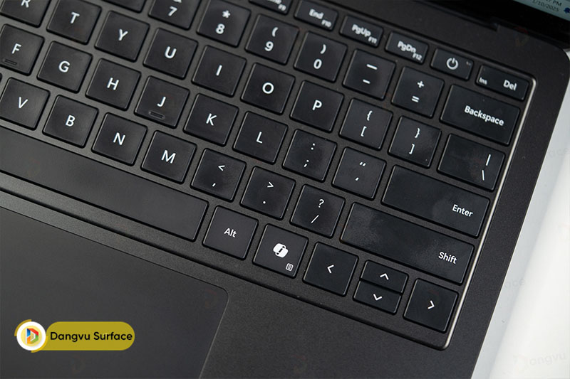 Tích hợp phím AI Copilot+ PC chuyên dụng được tích hợp, cho phép truy cập tức thì vào trợ lý ảo AI