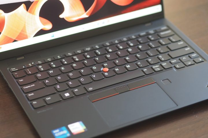 Touchpad của ThinkPad X1 Nano Gen 3 vẫn có diện tích hợp lý cùng độ nhạy cao