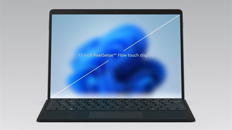 Surface Pro 8 được trang bị màn hình PixelSense Flow 13 inch