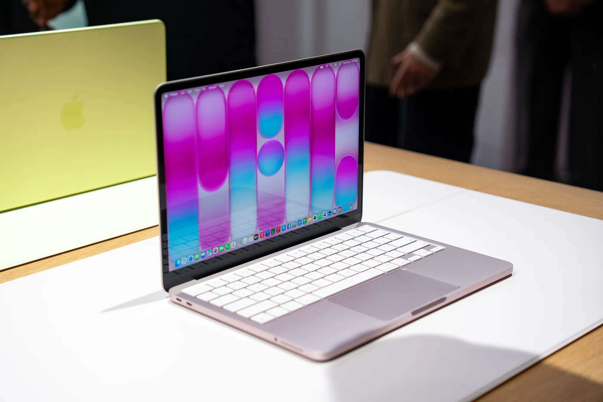 MacBook Neo có khiến Microsoft phải nghĩ lại?