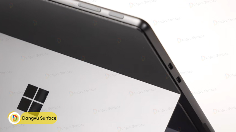 Cổng kết nối trên Surface Pro 12 Snapdragon x2