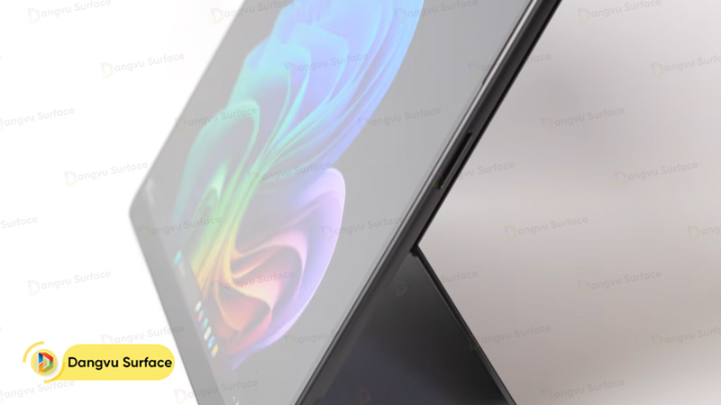 Cổng kết nối trên Surface Pro 12 Snapdragon x2
