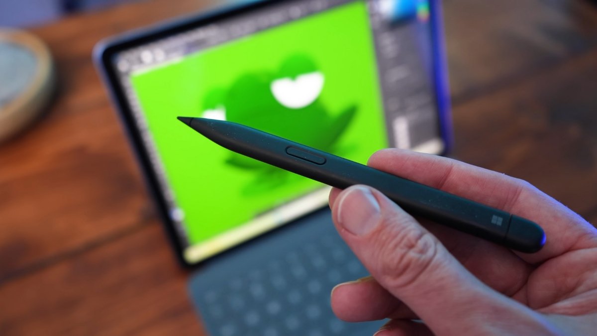 Surface Pro 12 inch kết hợp cùng Surface Slim Pen 2 mang đến phản hồi xúc giác chân thực khi viết