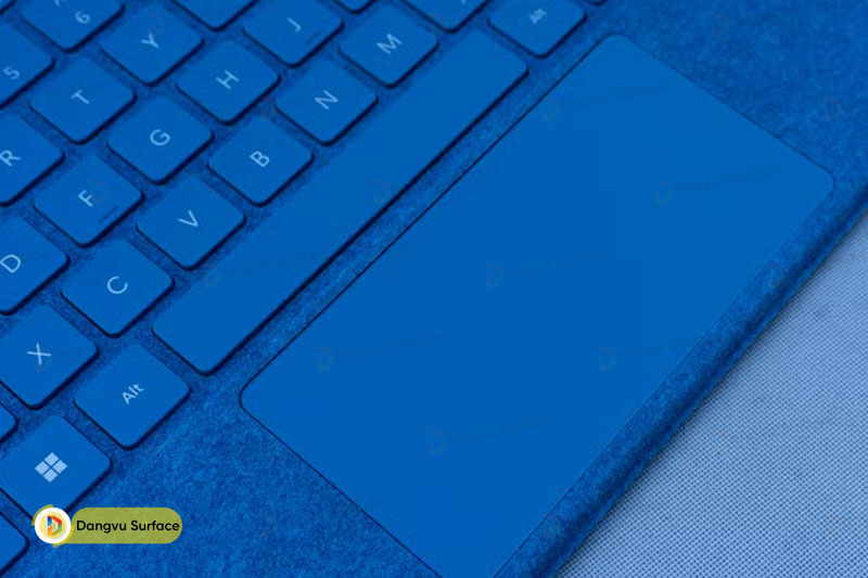 Phần touchpad trên Type Cover được nâng cấp với cơ chế cảm ứng