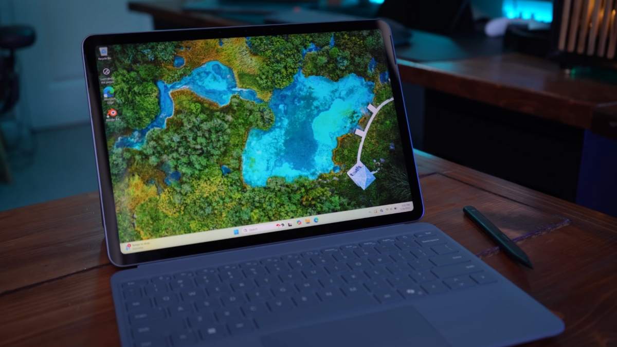 Surface Pro 12 inch 2026 đạt khoảng 386 nits, đủ đáp ứng tốt nhu cầu sử dụng trong môi trường văn phòng