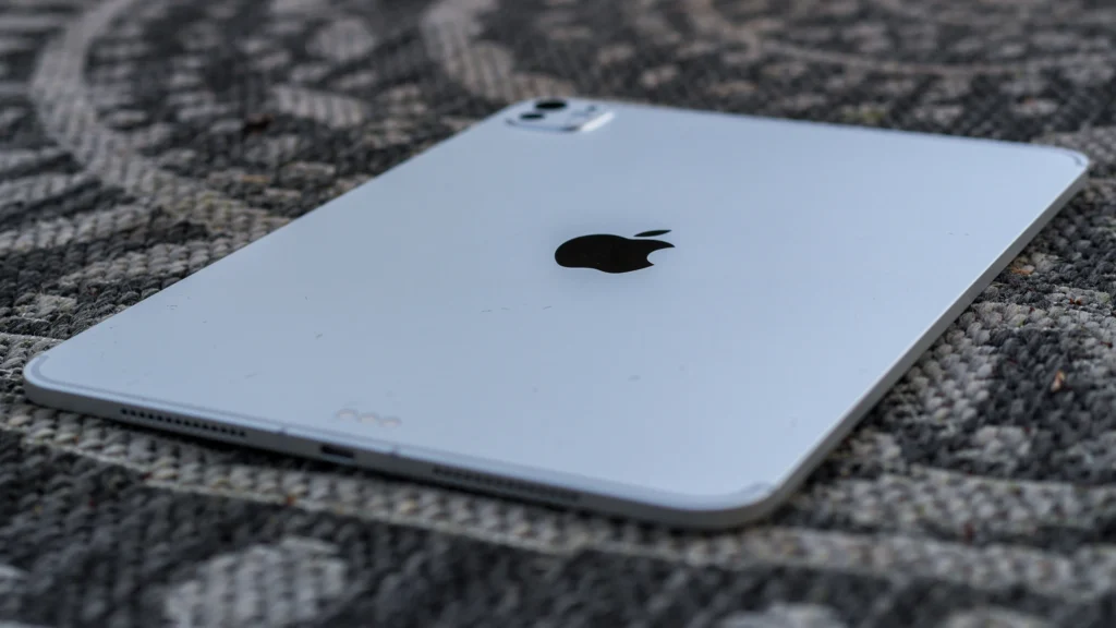 Apple trang bị cho iPad Pro 11 inch M5 thân máy chỉ dày 5,3mm và nặng khoảng 444g