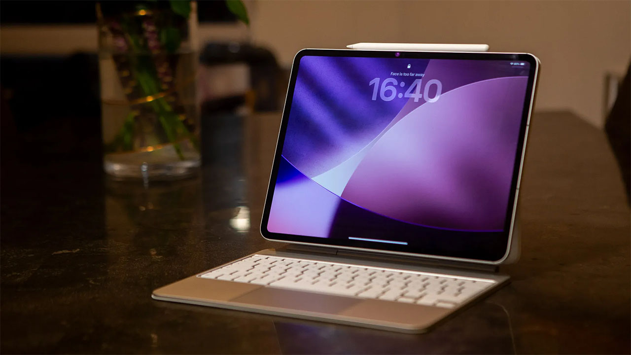 Magic Keyboard sử dụng cho iPad Pro mang đến trải nghiệm gõ phím khá tương tự như bàn phím của MacBook