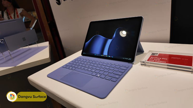 Về khả năng hội họp trực tuyến, Surface Pro 12 inch được xây dựng tốt