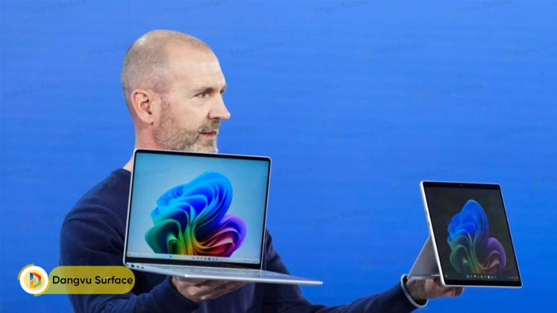 Ông Brett Ostrum – Phó Chủ tịch phụ trách dòng Surface của Microsoft