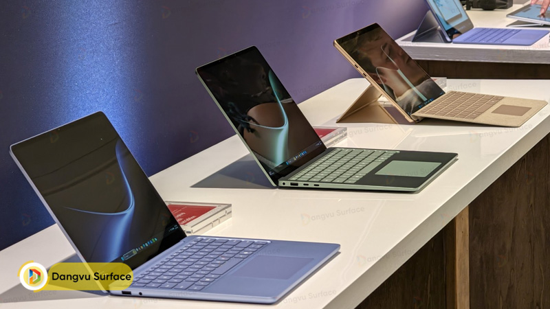 Gian hàng Microsoft Surface tại sự kiện Snapdragon Summit